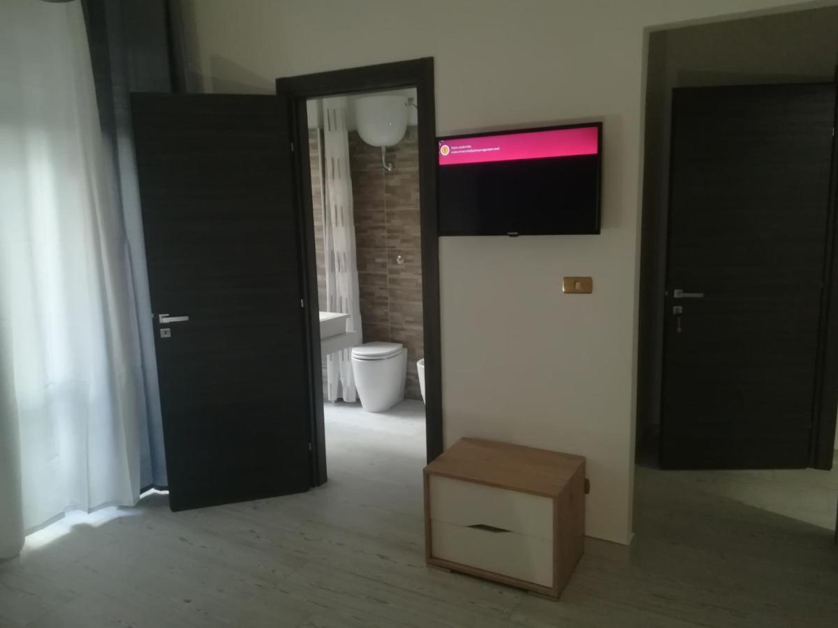 Home Mazzei Piazza Bilotti Cosenza Bilik gambar