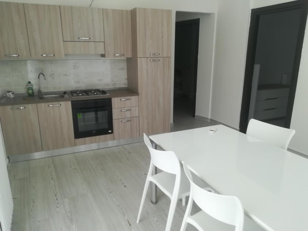 Home Mazzei Piazza Bilotti Cosenza Bilik gambar