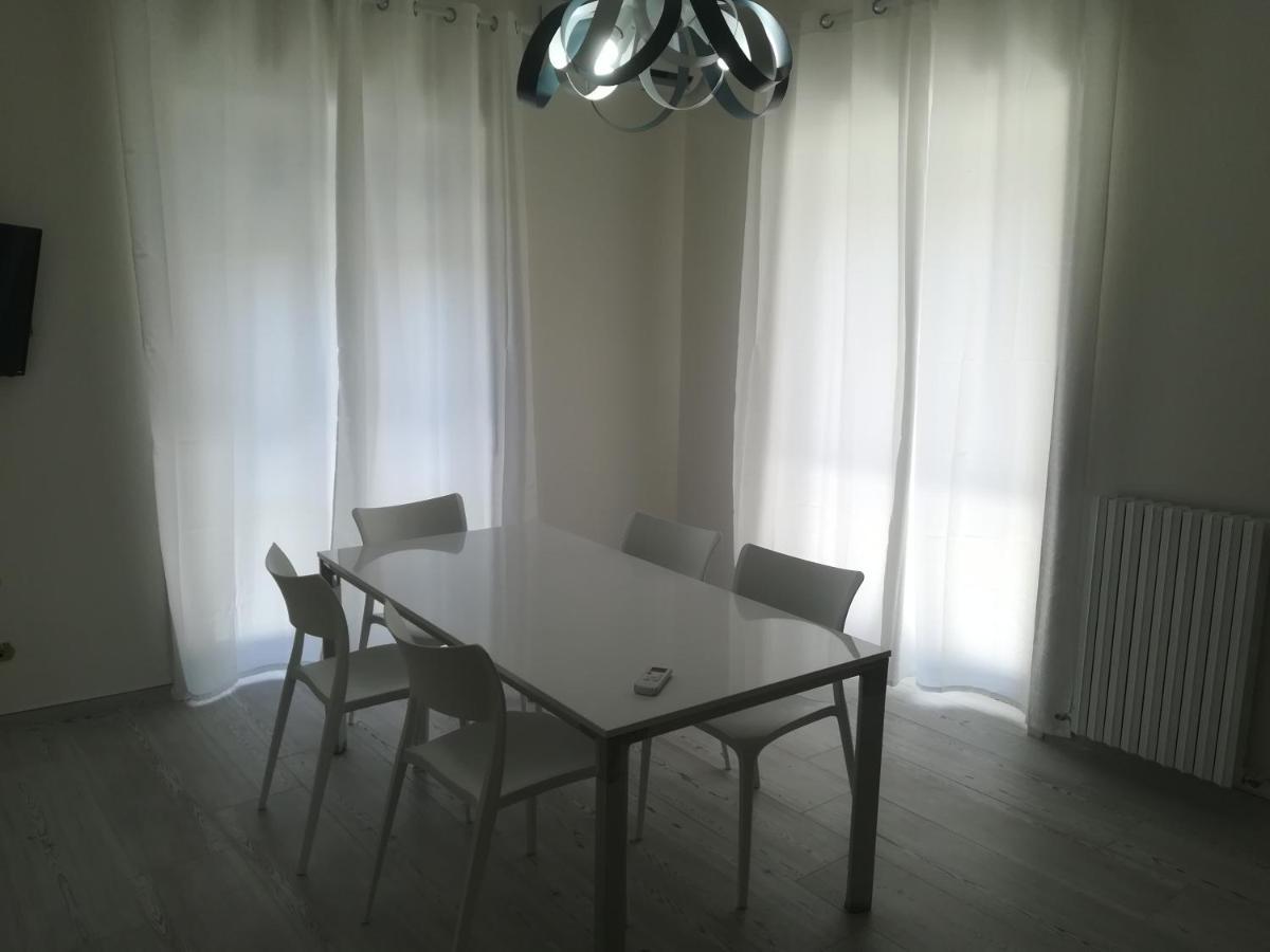 Home Mazzei Piazza Bilotti Cosenza Bilik gambar