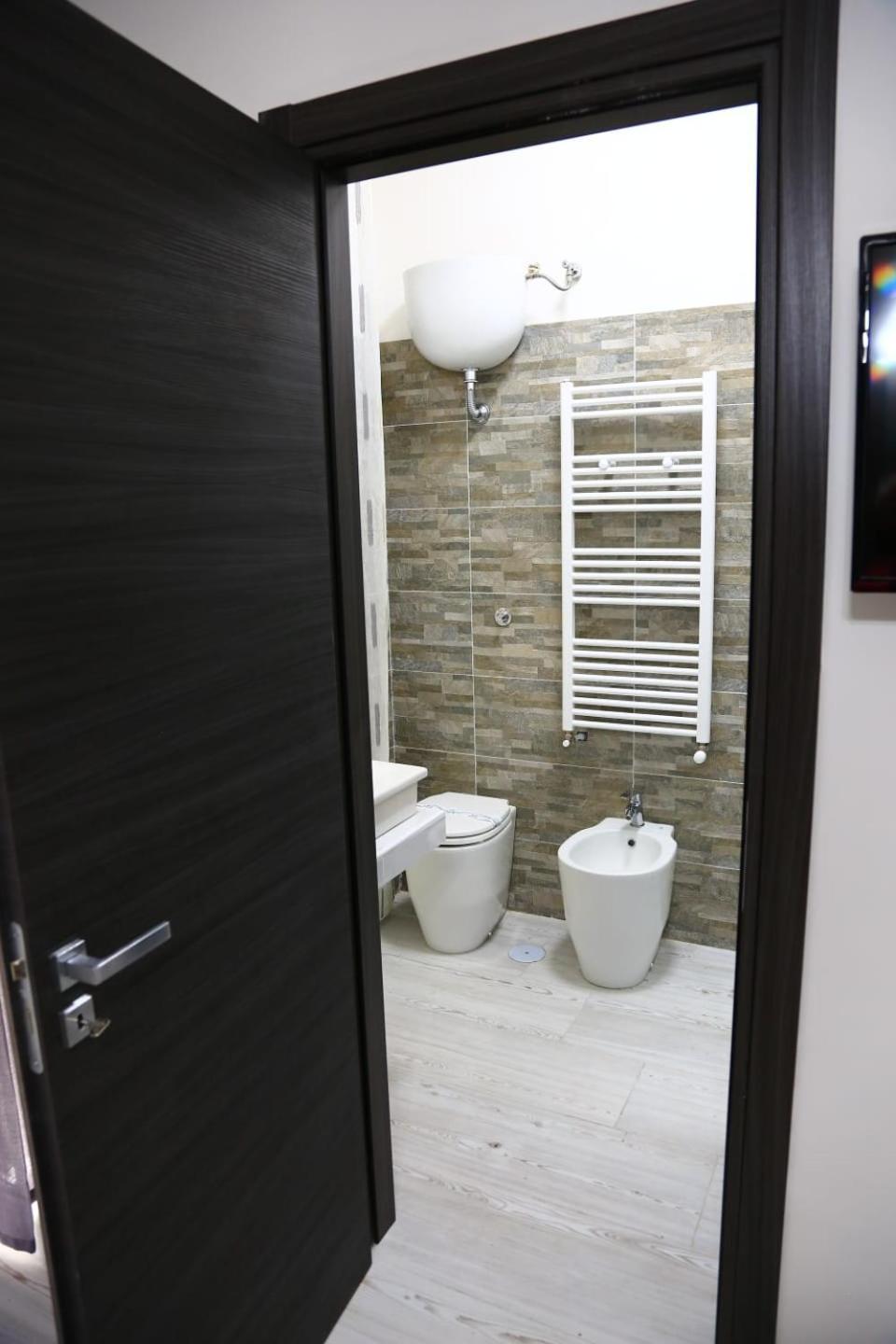 Home Mazzei Piazza Bilotti Cosenza Bilik gambar